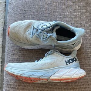 Hoka Womens Arahi 6 size 6